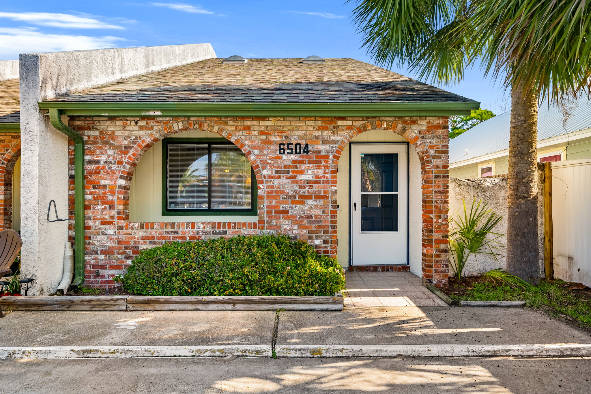 6504 N Lagoon Dr - 1